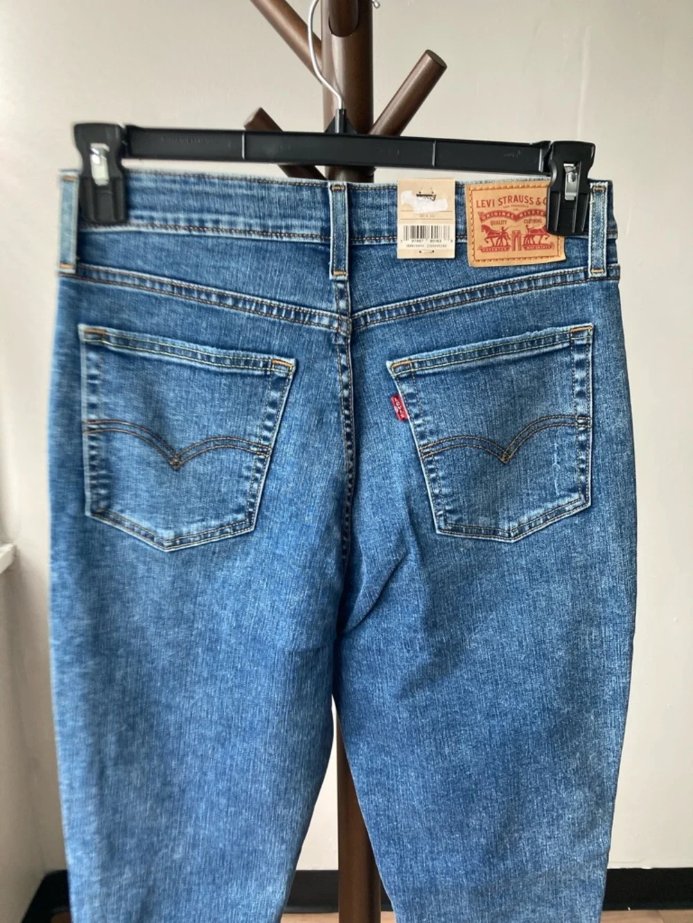 Levi’s 721 high rise skinny jean distressed raw hem stretch 30 X 30